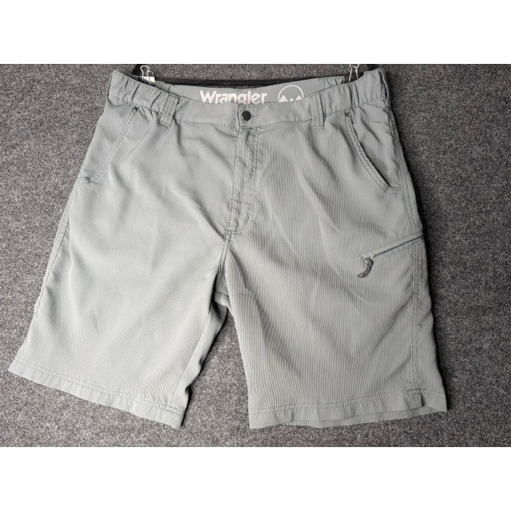 Wrangler Outdoor Series Mens Gray Cargo Shorts Size 36 Stretch Hiking Utility